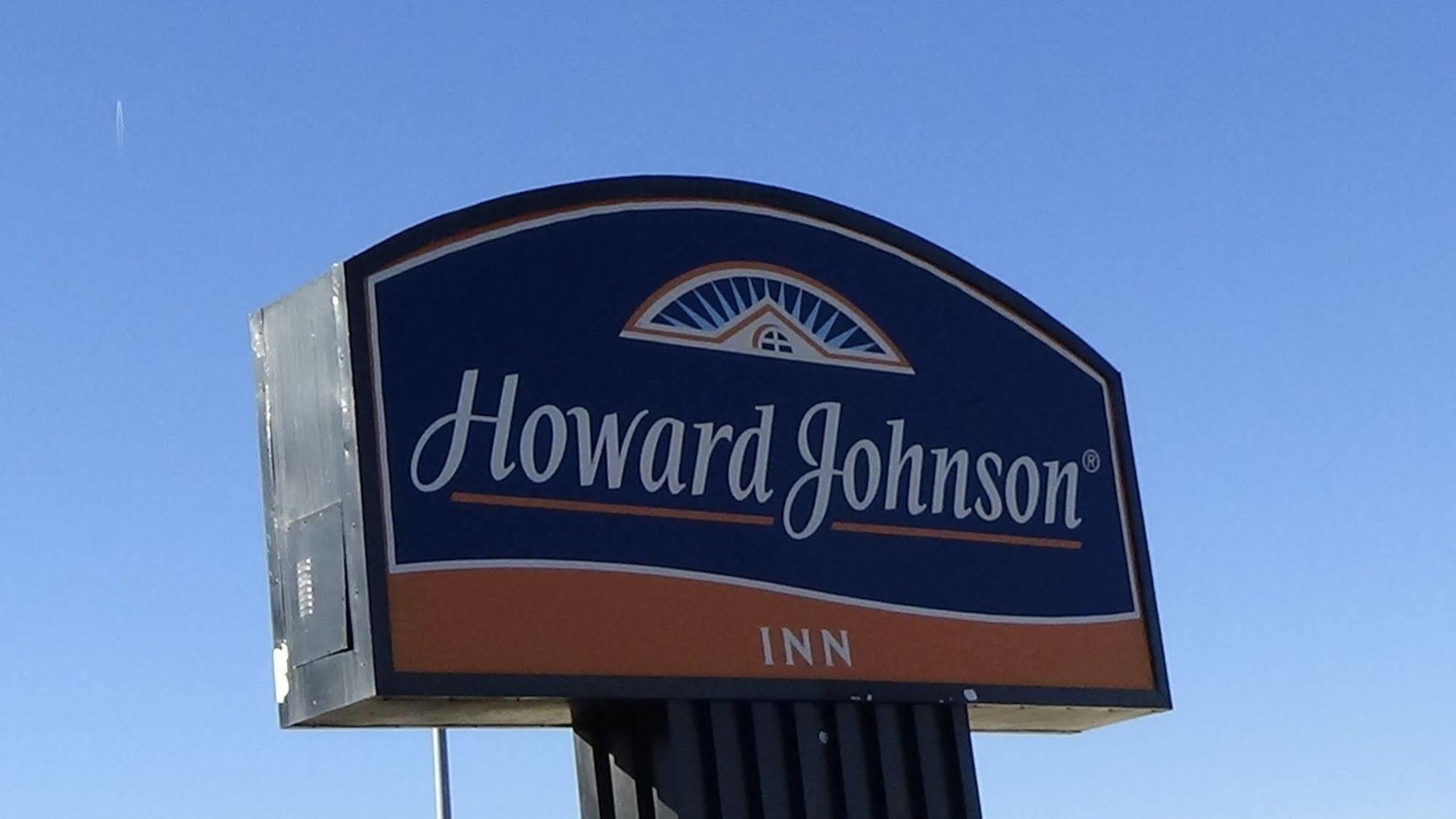 Howard Johnson By Wyndham Wichita Airport Exterior photo